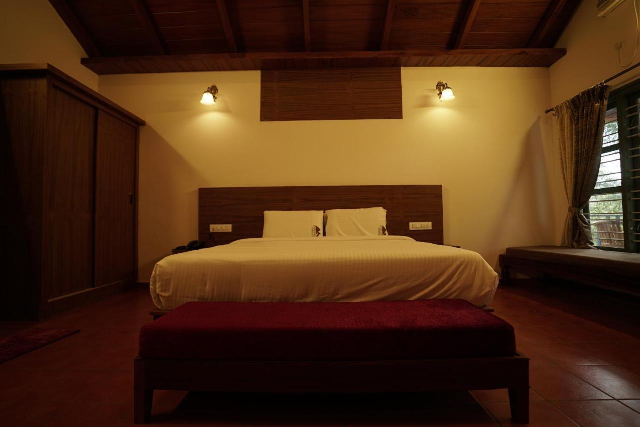 Coorggavadana Hotel มาดิเครี ภายนอก รูปภาพ