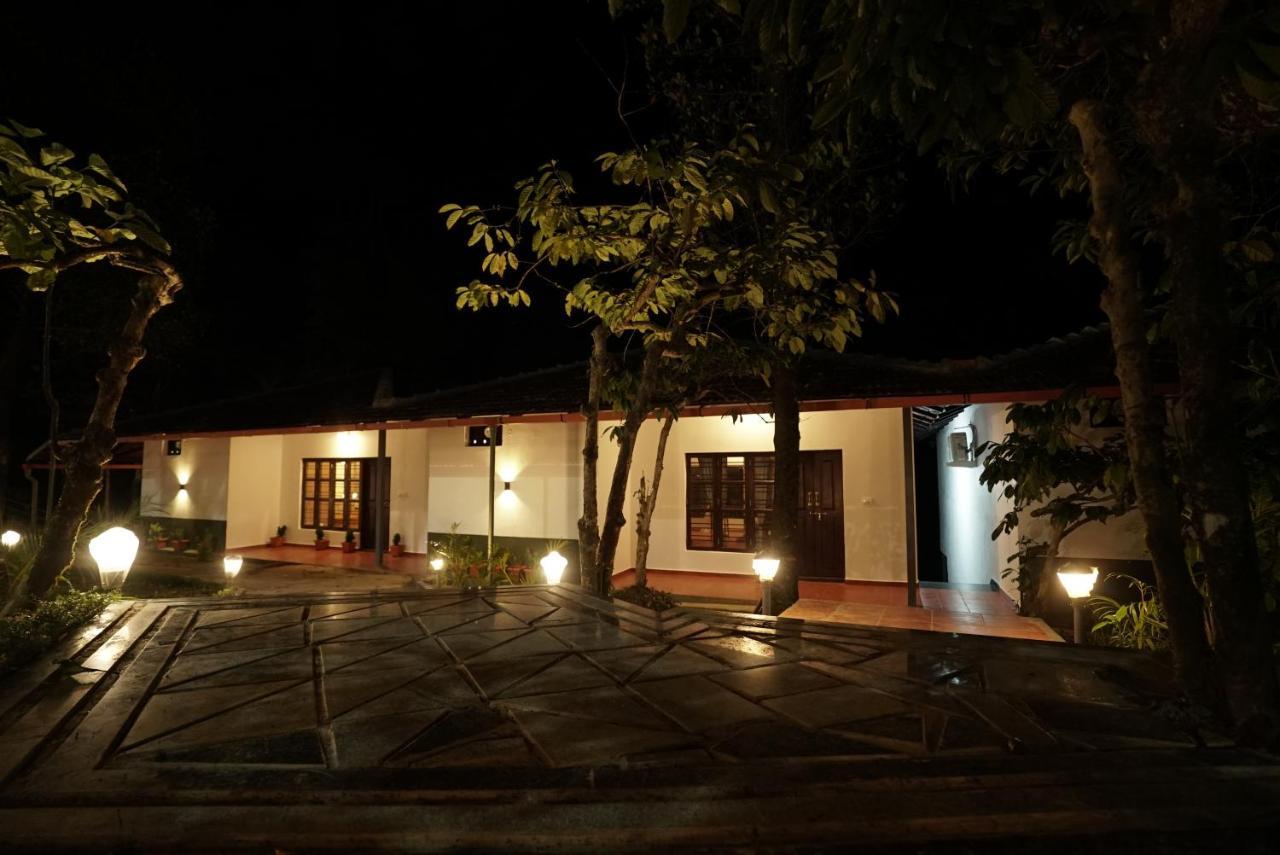 Coorggavadana Hotel มาดิเครี ภายนอก รูปภาพ