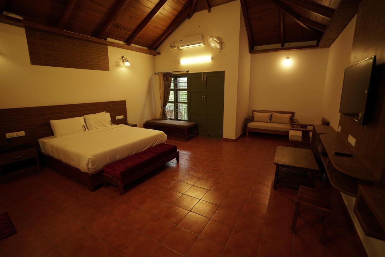 Coorggavadana Hotel มาดิเครี ภายนอก รูปภาพ