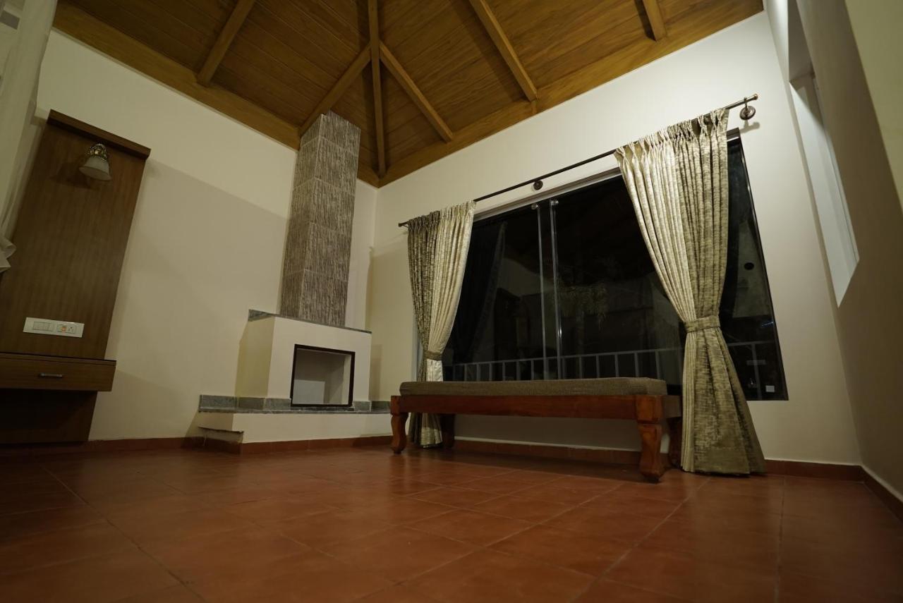 Coorggavadana Hotel มาดิเครี ภายนอก รูปภาพ