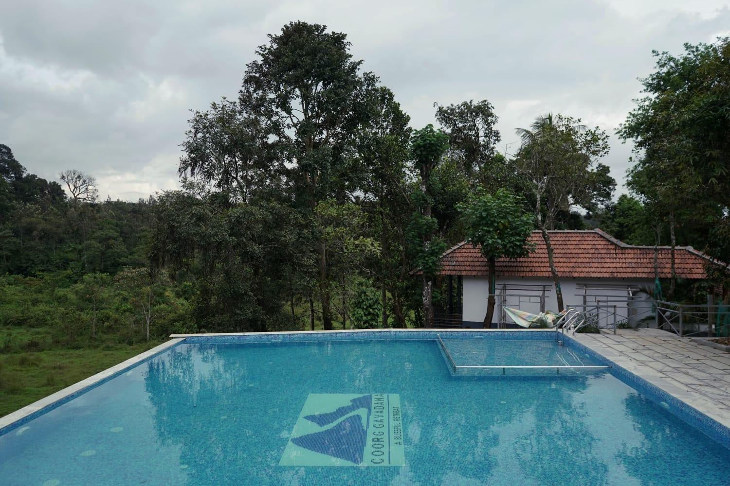 Coorggavadana Hotel มาดิเครี ภายนอก รูปภาพ